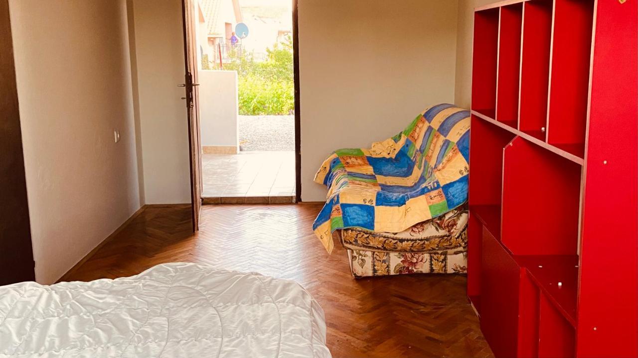 Garden View Guestroom พอดโกริกา ภายนอก รูปภาพ
