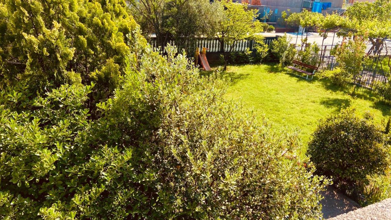 Garden View Guestroom พอดโกริกา ภายนอก รูปภาพ